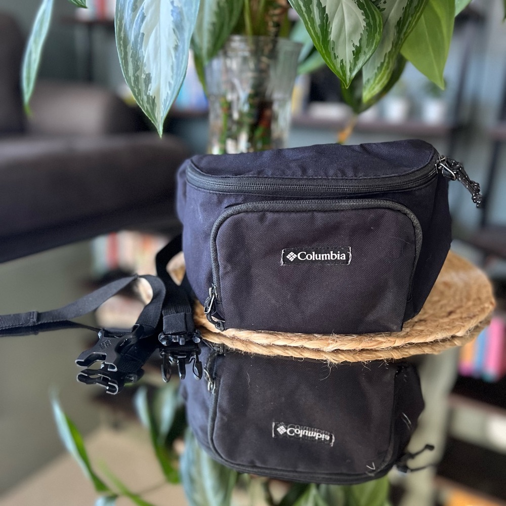 Columbia Adjustable Black Fannypack Crossbody - 2 Zipper Pockets - Unisex